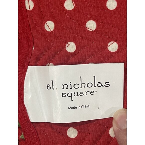 St. Nicholas Square Holly & Berries Quilted Table Runner 100% Cotton Reversible - Picture 4 of 5